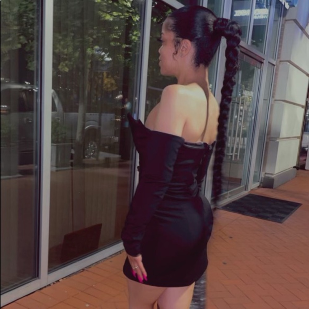 Off the shoulder tux dress - Picture 2 of 15